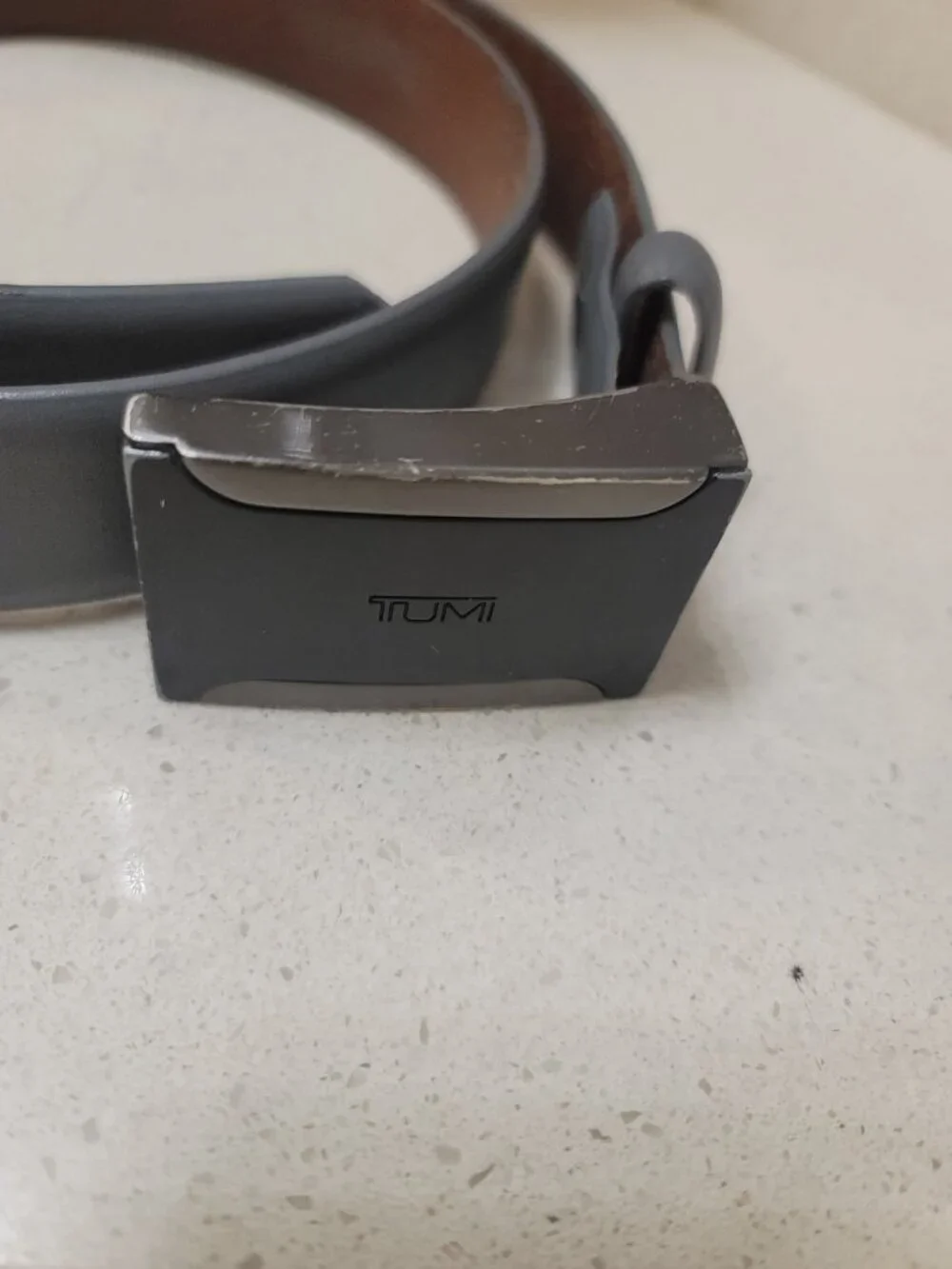TUMI Gray Dress Belt T Buckle Size 40 Black